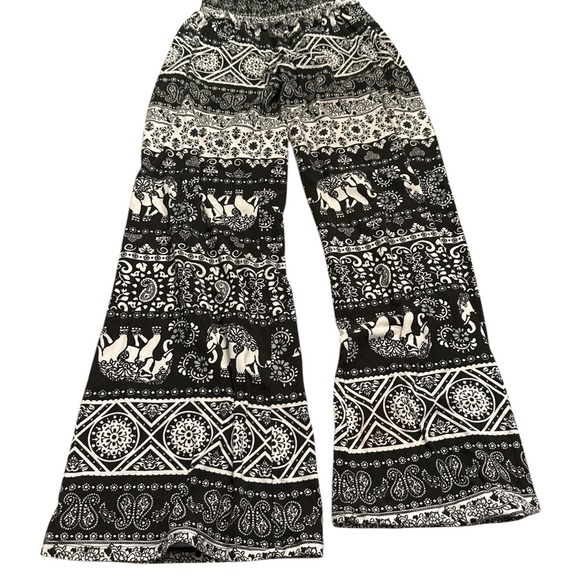 Planet Gold Monochrome Patterned Flare Leggings - Picture 2 of 7